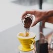 Jeter du marc de café dans les toilettes : à quoi ça sert et pourquoi il est recommandé de le faire une fois par semaine