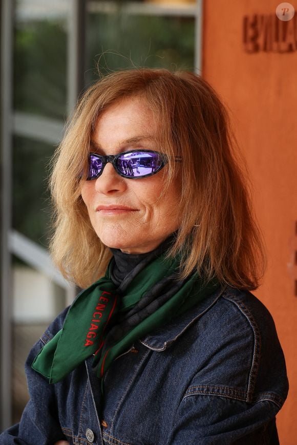 Isabelle Huppert au Village pendant les Internationaux de France 2024 à Roland Garros le 08 juin 2024 à Paris, France. Photo by Nasser Berzane/ABACAPRESS.COM