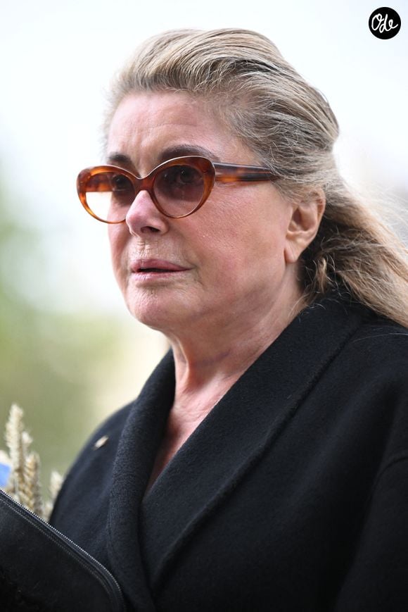 Catherine Deneuve lors des funérailles de Jean-Paul Rappeneau, réalisateur et scénariste français, à l'église Saint-Sulpice à Paris, en France, le 10 septembre 2026. Photo : Eliot Blondet/Abaca