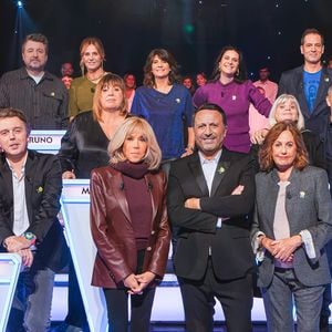 En prime time, Arthur présentera un nouveau numéro du "Grand Concours" sur TF1. 

Brigitte Macron et les personnalités qui l'accompagnent pour l'émission "Le Grand concours spécial Pièces Jaunes" sur TF1.