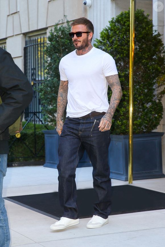 La légende du football David Beckham a été aperçue lors d'une sortie en solo alors que sa femme, Victoria Beckham, était occupée à donner des interviews dans la ville de New York. @ Backgrid USA / Bestimage