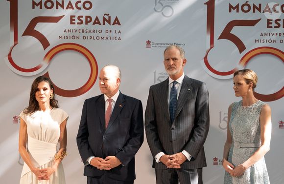 La reine Letizia d'Espagne, le prince Albert II de Monaco, le roi Felipe VI et la princesse Charlène de Monaco lors du 150ème anniversaire de l'établissement des premières relations diplomatiques entre l'Espagne et Monaco au Jardin botanique royal à Madrid le 1er juin 2026. LALO YASKY / BESTIMAGE