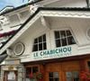 Le vendeur réalise l'opération du siècle. Après avoir acheté le terrain 17,5 millions et investi 60 millions dans la construction, il empoche une plus-value nette de 77 millions d'euros en 5 ans.

Le restaurant le "Chabichou" à Courchevel considéré comme la meilleure table de savoie.

©BestImage