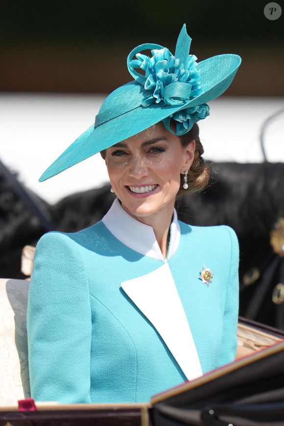 Catherine (Kate) Middleton, princesse de Galles, - Les membres de la famille royale britannique arrivent à Buckingham Palace pour la cérémonie Trooping the Colour à Londres, le 14 juin 2025. Affecté par le crash du Boeing 787 Dreamliner à Ahmedabad du 12 juin, le souverain et les officiels porteront un brassard noir en hommage aux plus de 270 victimes. Bon nombre d'elles étaient des ressortissants britanniques.
© James Whatling / Bestimage