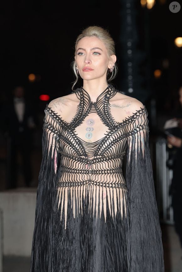 Paris Jackson arrive au Grand Dîner du Louvre lors de la Mode Féminine Prêt-À-Porter Automne/Hiver 2025-2026 de la Fashion Week de Paris (PFW), à Paris, France, le 4 mars 2025. © Cyril Moreau/Bestimage