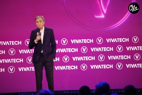 Cette somme financera un nouvel institut de mathématiques et de sciences fondamentales.

Bernard Arnault - M.Lévy (Publicis) et B.Arnault (LVMH) échangent lors de l'ouverture du 10ème Salon VivaTech, dédié aux start up, à Paris Expo Porte Versailles, le 17 juin 2026. 
© Marc Ausset Lacroix / Bestimage