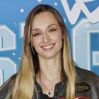 Emma Smet est maman ! La fille de David Hallyday et Estelle Lefébure a donné naissance à son premier enfant à 27 ans