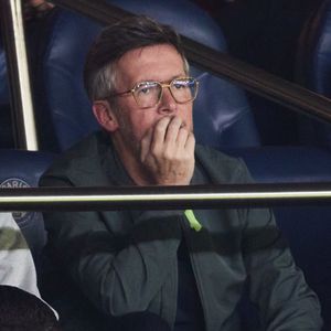 Jean-Luc Lemoine dans les tribunes du match de Ligue 1 Uber Eats "PSG-Toulouse" (1-3) au Parc des Princes à Paris le 12 mai 2024. © Cyril Moreau/Bestimage