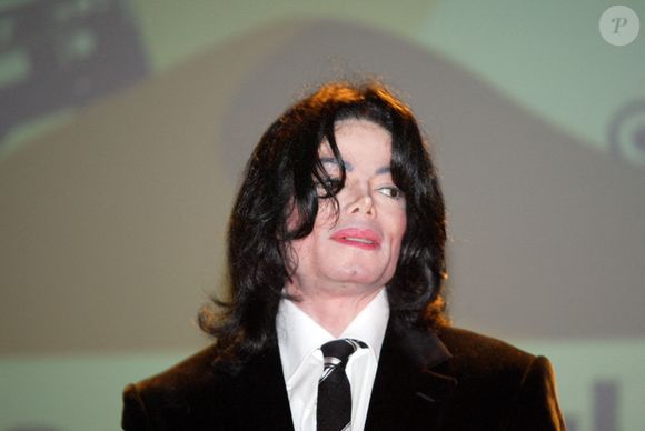 Son célèbre papa (disparu en 2009) serait très fier !

La pop star américaine Michael Jackson accueille les pilotes de l'UAE Desert Challenge à Dubaï le 14 novembre 2005. Photo by Michel Maindru/ABACAPRESS.COM