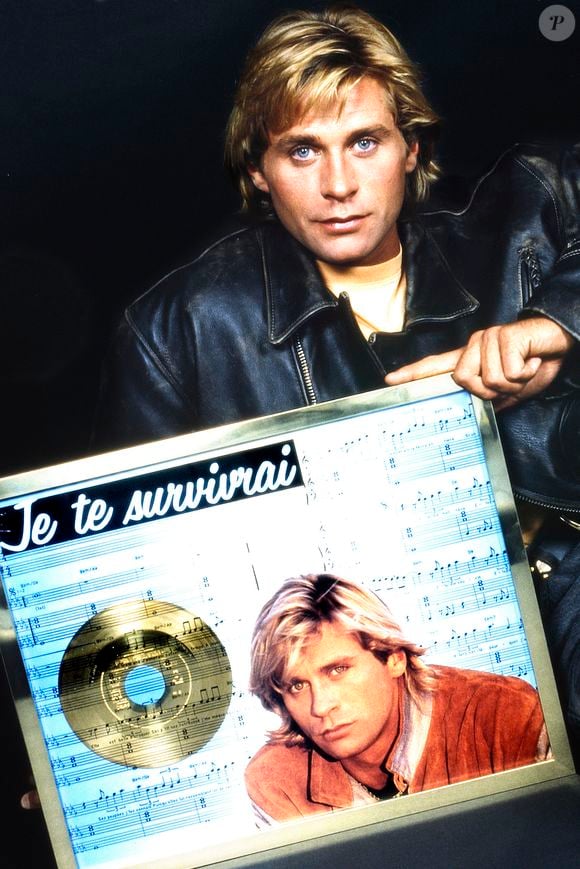 A la fin des années 80, son tube "Je te survivrai" a rencontré un immense succès...

Archives - Le Chanteur Jean-Pierre François. Crédit photo : Cédric Perrin / Bestimage 06/11/1991