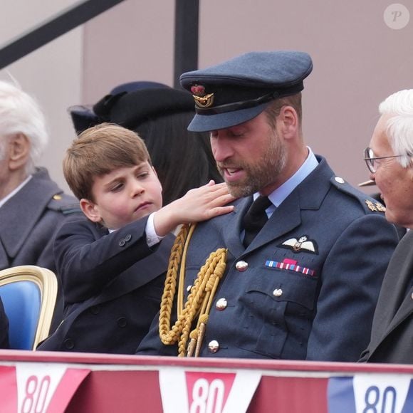 Le prince Louis de Galles, Le prince William, prince de Galles - La famille royale britannique assiste aux célébrations du 80ème anniversaire de la fin de la Seconde guerre mondiale (VE Day) à Londres, le 5 mai 2025. Photo par Julien Burton / Bestimage