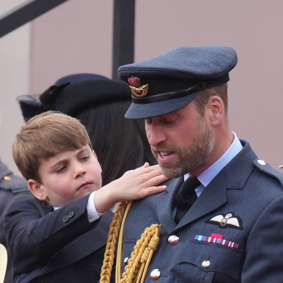 Le prince Louis de Galles, Le prince William, prince de Galles - La famille royale britannique assiste aux célébrations du 80ème anniversaire de la fin de la Seconde guerre mondiale (VE Day) à Londres, le 5 mai 2025. Photo par Julien Burton / Bestimage