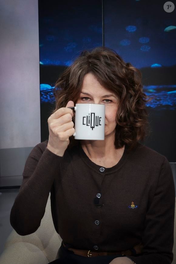 Exclusif - Valérie Lemercier, sur le plateau de Clique (Midi) présenté par M.Achour, et diffusé sur Canal + le 4 novembre 2025, à Paris, France, le 28 octobre 2025. © Jack Tribeca/Bestimage