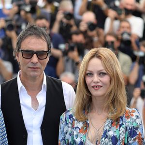 Vanessa Paradis, Samuel Benchetrit (réalisateur) au photocall du film Cette musique ne joue pour personne (Cannes première) lors du 74ème festival international du film de Cannes le 10 juillet 2021
© Borde / Jacovides / Moreau / Bestimage