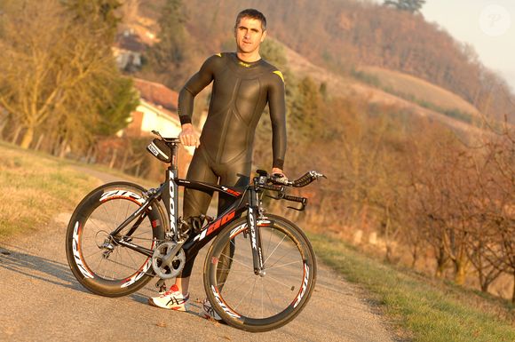 Le cycliste français Laurent Jalabert pose à Montauban, France, le 14 décembre 2007. Photo de James Startt/Zoom/Cameleon/ABACAPRESS.COM