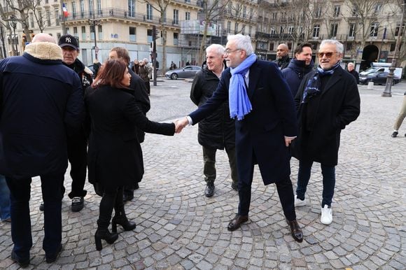 Pascal Praud arrive à la cérémonie funéraire de Rolland Courbis à l'église de la Madeleine à Paris, France, le 14 janvier 2026. Rolland Courbis, ancien footballeur français, entraîneur et commentateur médiatique au franc-parler, est décédé à l'âge de 72 ans. Photo par Jerome Domine/ABACAPRESS.COM