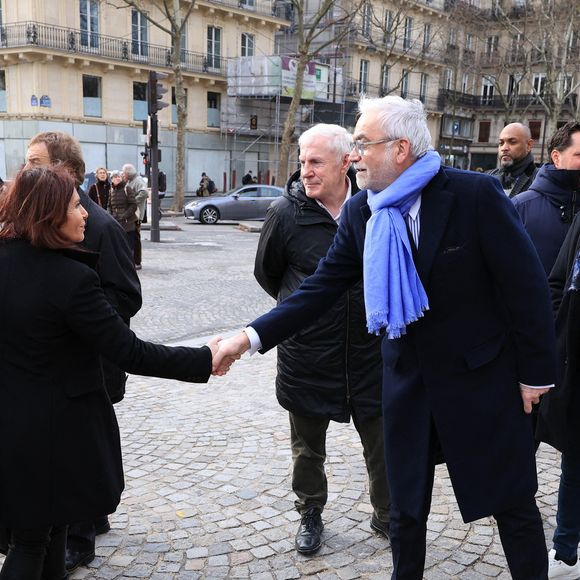 Pascal Praud arrive à la cérémonie funéraire de Rolland Courbis à l'église de la Madeleine à Paris, France, le 14 janvier 2026. Rolland Courbis, ancien footballeur français, entraîneur et commentateur médiatique au franc-parler, est décédé à l'âge de 72 ans. Photo par Jerome Domine/ABACAPRESS.COM