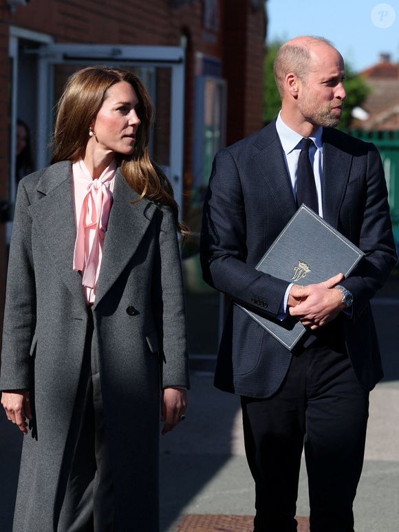 Le Prince et la Princesse de Galles lors d'une visite à l'école primaire de Churchtown à Southport, pour voir la nouvelle cour de récréation commémorative après l'attaque de Southport dans la ville le 29 juillet 2024, à Southport, au Royaume-Uni, le 23 septembre 2025. Photo par Phil Noble/PA Wire/ABACAPRESS.COM