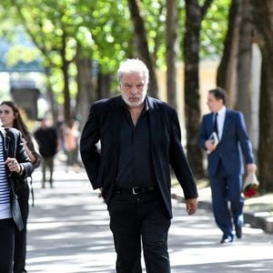 Raphaël Mezrahi aux arrivées des obsèques de Catherine Ringer, la chanteuse des Rita Mitsouko, au cimetière de Montmartre, dans le 18ème arrondissement de Paris, France, le 19 septembre 2026. © Bestimage
