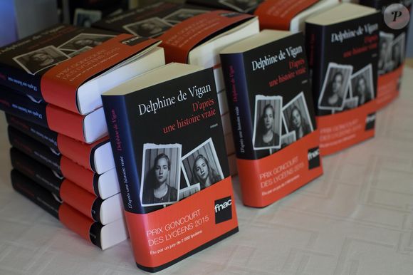 Le livre de Delphine de Vigan (lauréate du Prix Goncourt des Lycéens), "D'après une histoire vraie" - Cérémonie de remise du Prix Goncourt des Lycéens 2015 à Paris, le 1er décembre 2015. © Romuald Meigneux/Bestimage