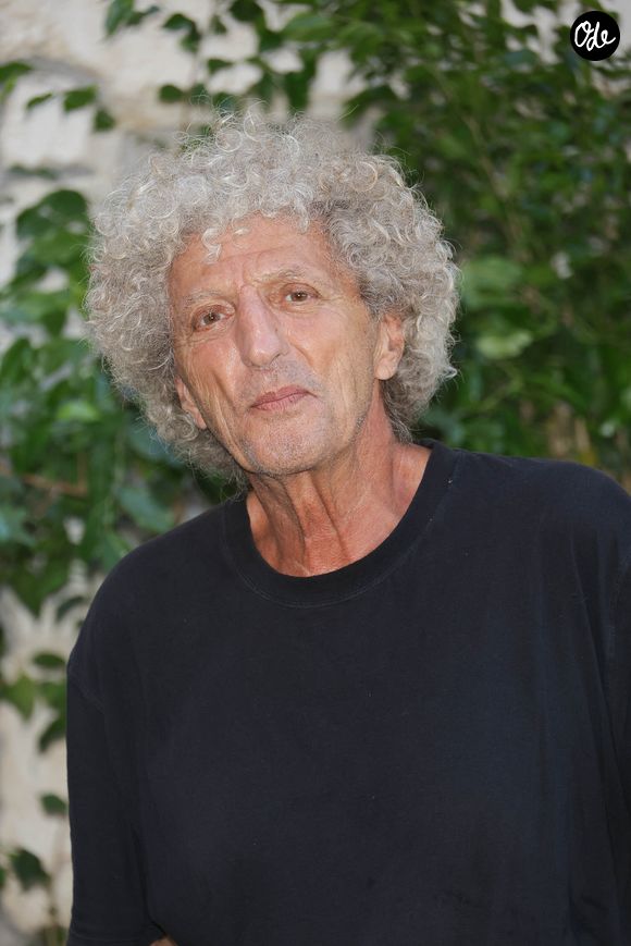 Son ami, Elie Chouraqui s'est exprimé pour la première fois à ce sujet le mercredi 26 août 2026 sur l'antenne de RTL

Elie Chouraqui au photocall du film “Les Héros du Louvre” lors de la 19ème édition du festival du film francophone d'Angoulême le 26 août 2026. © Coadic Guirec / Bestimage