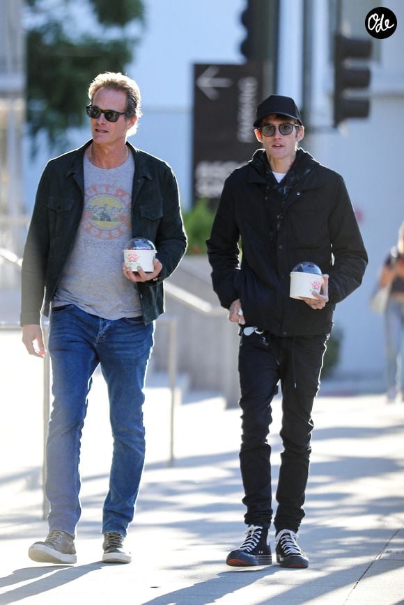 Rande Gerber et son fils Presley sont sortis chercher un plat chez SunLife Organics à West Hollywood le 2 février 2023.

Backgrid USA / Bestimage