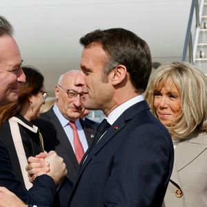 Jean-Baptiste Lemoyne - Emmanuel Macron et sa femme Brigitte arrivent à l'aéroport international de La Nouvelle-Orleans, à l'occasion de leur voyage officiel aux Etats-Unis. Le 2 décembre 2022 © Ludovic Marin / Pool / Bestimage