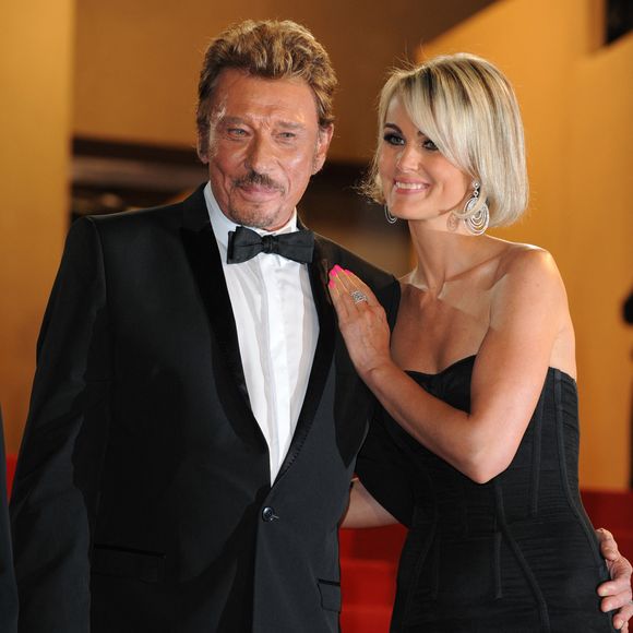 En 2022, Laeticia Hallyday révélait qu'un petit frère vietnamien devait rejoindre Jade et Joy en 2009. 

Johnny et Laeticia Hallyday quittent la première de Vengeance lors du 62ème Festival de Film au Palais des Festivals à Cannes, France, le 17 mai 2009. Photo by Doug Peters/PA Photos/ABACAPRESS.COM