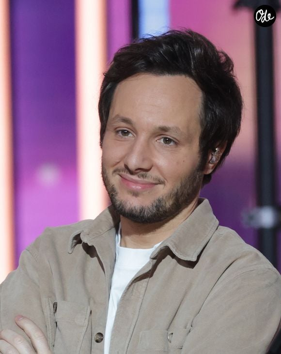 Vianney - Les célébrités se mobilisent pour la 38ème édition du Téléthon dans les studios de France 2 à Paris. 
© Coadic Guirec / Bestimage