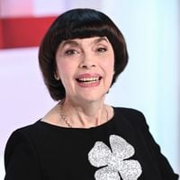 Mireille Mathieu vit recluse avec sa soeur Monique à Neuilly : leur hôtel particulier doté d'un élément qui est "le plus beau de Paris"