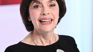 Mireille Mathieu vit recluse avec sa soeur Monique à Neuilly : leur hôtel particulier doté d'un élément qui est "le plus beau de Paris"