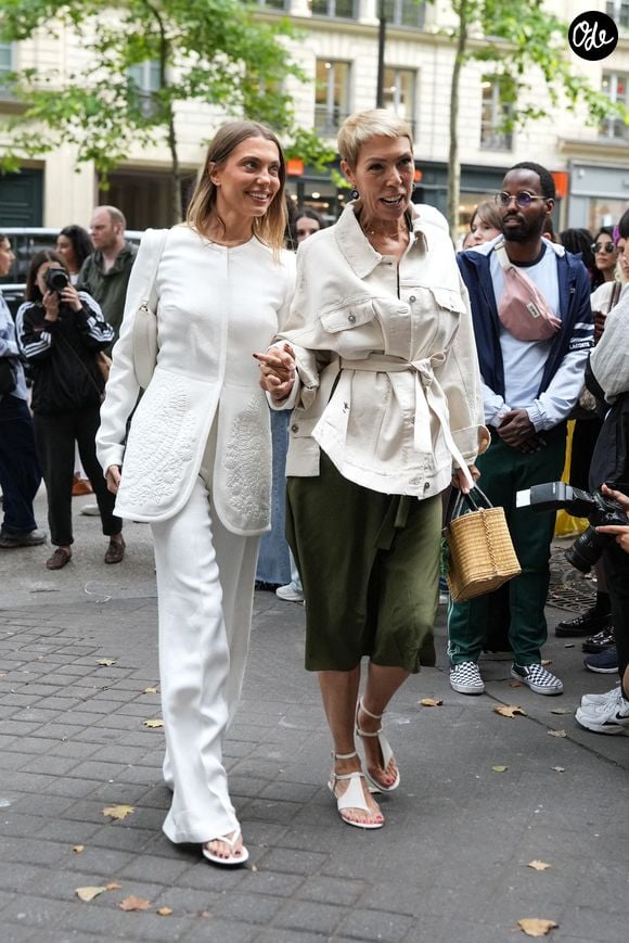 Mathilde Favier et sa fille Heloise Agostinelli au défile Giambattista Valli Haute Couture Automne/Hiver 2025/2026, le 7 juillet 2025 à Paris. 

© Lucia Sabatelli / Bestimage