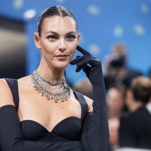 Manhattan, NY - Le Metropolitan Museum of Art accueille le Costume Institute Benefit pour célébrer l'ouverture de "Superfine : Tailoring Black Style". Cet événement rend hommage au dandysme noir et à son influence durable sur la mode, l'identité et la culture. Les invités profitent d'une soirée de style et de sophistication, marquant un moment important dans l'histoire de la mode.
©BFA.com / Backgrid USA / Bestimage