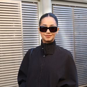 Lena Mahfouf (Lena Situations) aux arrivées au défilé Courrèges "Collection Femme Prêt-à-Porter Automne/Hiver 2026-2027" lors de la Fashion Week de Paris (PFW) au Carreau du Temple, à Paris, France, le 4 mars 2026. © Denis Guignebourg/Bestimage