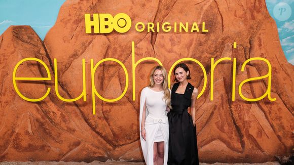 Tristement disparu avant la diffusion, il n'a pas pu assister à l'avant-première de la série aux côtés de ses partenaires de jeu. 

Sydney Sweeney et Maude Apatow pour la première de la saison 3 de 'Euphoria' de HBO au TCL Chinese Theatre IMAX à Ovation Hollywood.

©BestImage