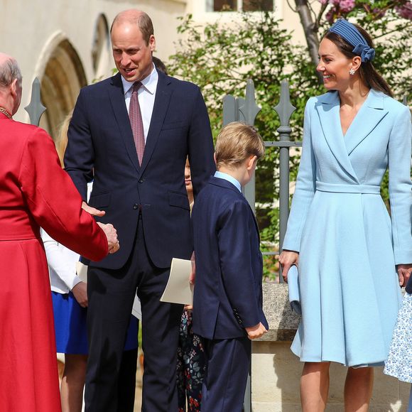 Le prince William, duc de Cambridge, et Catherine (Kate) Middleton, duchesse de Cambridge, Le prince George de Cambridge, La princesse Charlotte de Cambridge - La famille royale britannique quitte la chapelle Saint-Georges de Windsor après la messe de Pâques, le 17 avril 2022.
