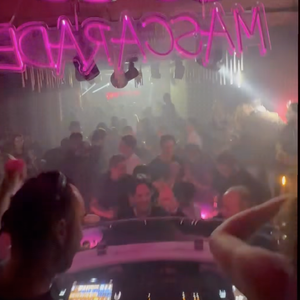 Il a confié :  “Je suis assez fier de pouvoir mixer dans cet endroit magnifique et de pouvoir lancer Art Basel à Paris en y apportant ma vibe”.