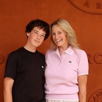 Estelle Lefébure entourée de son fils Giuliano, 15 ans, à Roland-Garros : duo complice face à d'autres personnalités