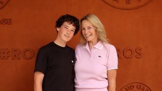 Estelle Lefébure entourée de son fils Giuliano, 15 ans, à Roland-Garros : duo complice face à d'autres personnalités