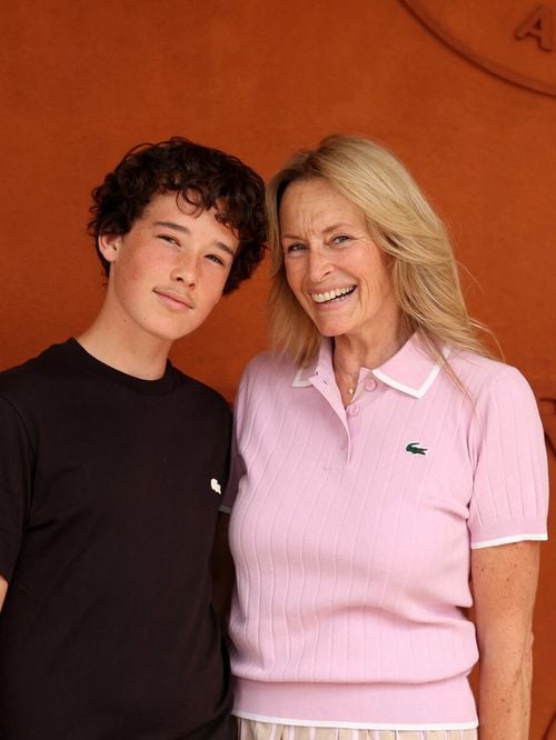 Estelle Lefébure entourée de son fils Giuliano, 15 ans, à Roland-Garros : duo complice face à d'autres personnalités