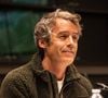En juin dernier, il avait déclaré : "Tout le monde a chaud. C’est rare d’ailleurs de vivre un événement universel. On est tous logés à la même enseigne. Si vous croisez Bernard Arnault, il aura chaud. Un ministre, il aura chaud"

Yann Barthès - Le présentateur de l'émission Quotidien, est auditionné par la commission d'enquête sur les fréquences TNT, à la demande du Rassemblement national à Paris le 27 mars 2024. © Baptiste Autissier / Panoramic / Bestimage