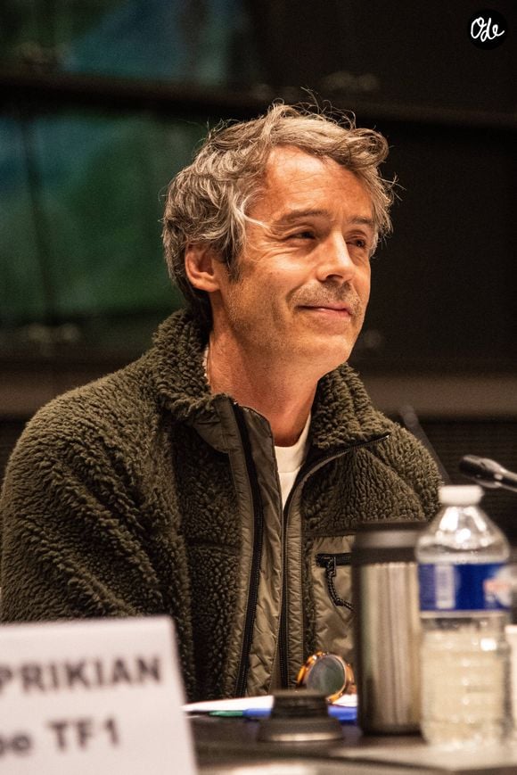En juin dernier, il avait déclaré : "Tout le monde a chaud. C’est rare d’ailleurs de vivre un événement universel. On est tous logés à la même enseigne. Si vous croisez Bernard Arnault, il aura chaud. Un ministre, il aura chaud"

Yann Barthès - Le présentateur de l'émission Quotidien, est auditionné par la commission d'enquête sur les fréquences TNT, à la demande du Rassemblement national à Paris le 27 mars 2024. © Baptiste Autissier / Panoramic / Bestimage