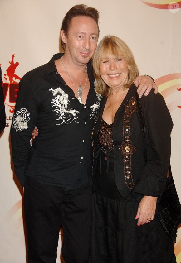 Julian Lennon et sa mère Cynthia Lennon à la première du gala The Beatles Love By Cirque Du Soleil, au Mirage de Las Vegas, NV, USA, 30 juin 2006. Photo CPA/Photoshot/ABACAPRESS.COM