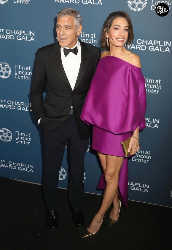 Cette opération lui avait rapporté une fortune considérable.

L'acteur George Clooney et son épouse, Amal Clooney, vêtue d'une robe Balenciaga, assistent aux arrivées sur le tapis rouge de la 51e édition du Chaplin Award Gala, organisée à l'Alice Tully Hall, en hommage à George Clooney. © Nancy Kaszerman/ZUMA Press Wire / Bestimage)