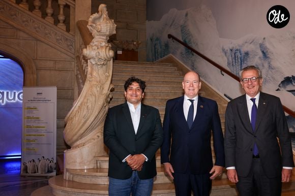 Le chel Mauro Colagreco, le prince Albert II de Monaco et Laurent Gardinier, président des Relais & Châteaux assistent au Relais & Chateaux "World Culinary Council" au musée Océanographique d Monaco, le 9 octobre 2023. © Claudia Albuquerque/Bestimage