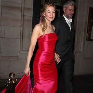 Renée Zellweger et son compagnon Ant Anstead à Londres le 30 janvier 2025. Crédit : AGENCE / BESTIMAGE