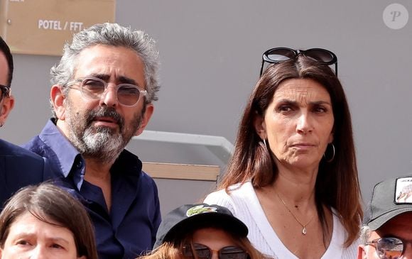 Eric Toledano et sa femme Géraldine dans les tribunes lors des Internationaux de France de Tennis de Roland Garros, le 1er juin 2025.

Photo : Dominique Jacovides / Bestimage