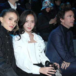Natalie Portman, Kim Jisoo et Antoine Arnault - Célébrités au Défilé de Mode Dior, Prêt-à-porter Automne / Hiver 2025-2026 dans le cadre de la Fashion Week de Paris, France, le 04 Mars 2025. 

© Bertrand Rindoff / Bestimage