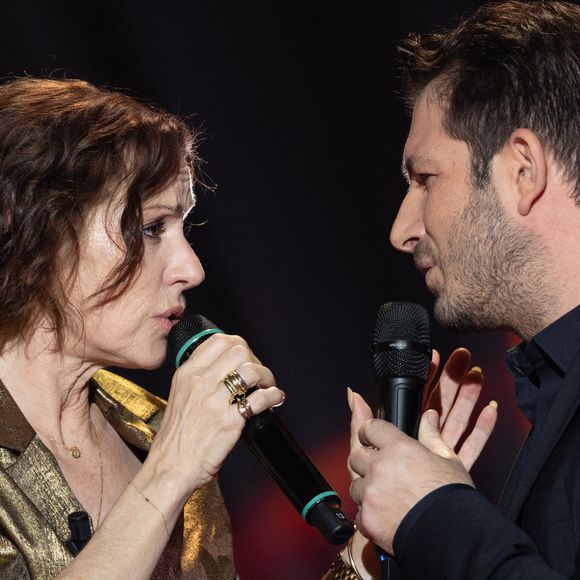 Exclusif - Tina Arena et George Perris pour les surprises lors de l'enregistrement de l'émission "La Boîte à secrets", présentée par F.Bollaert et diffusée le 23 janvier sur France 3, dans les studios du Lendit à Saint-Denis, France, le 16 décembre 2025. © Cyril Moreau/Bestimage