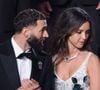 Les deux amoureux apparaissent très complices. 
Karim Benzema et sa compagne Lyna Khoudri à la descente des marches du film « 13 jours 13 nuits » lors du 78ème Festival International du Film de Cannes. Le 23 mai 2025 © Jacovides-Moreau / Bestimage